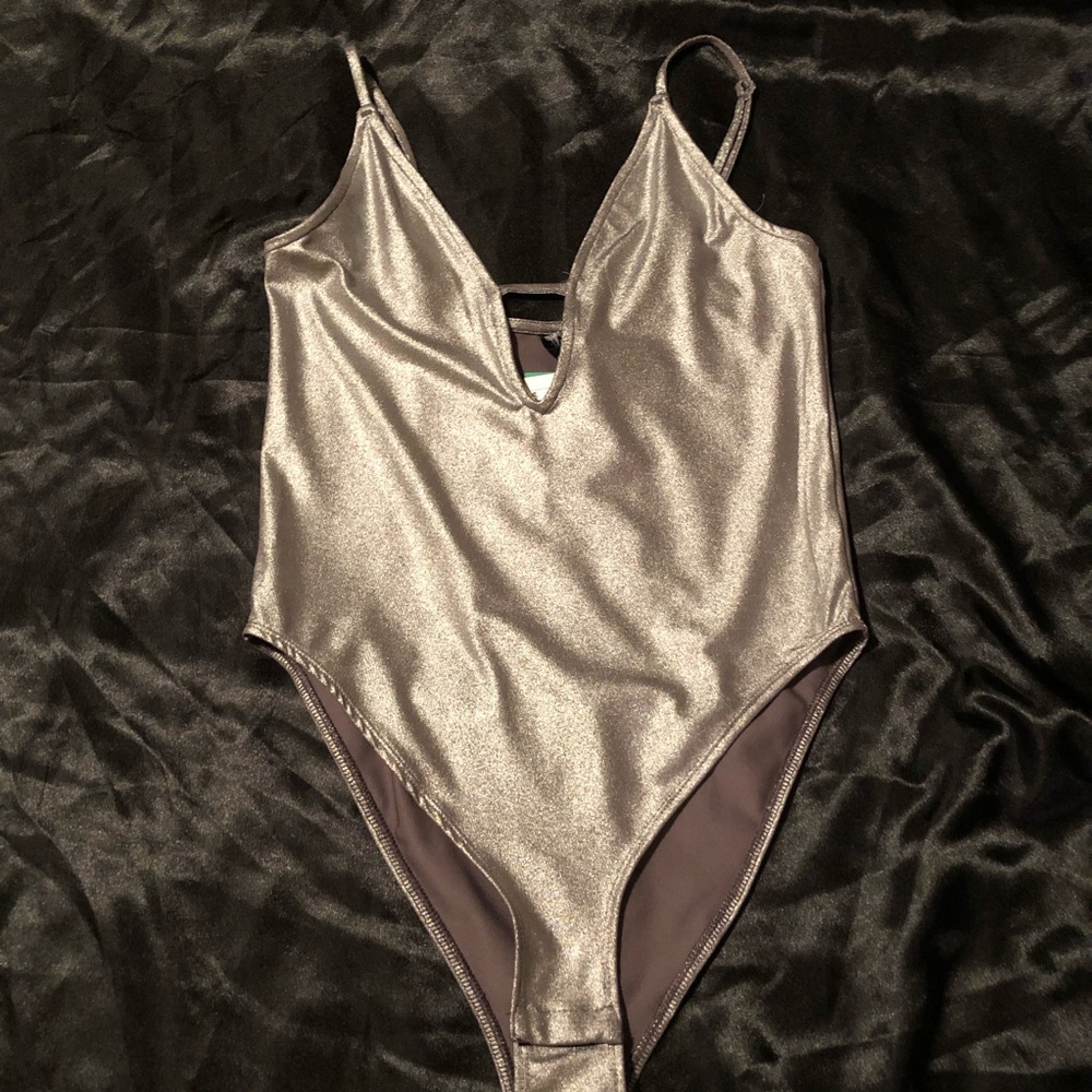 Metallic Grey Bodysuit🔘⚪️